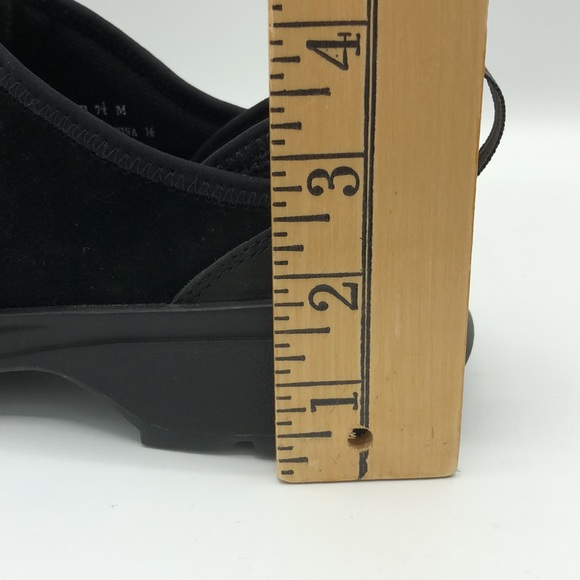 Clarks Leather Black Flat Loafer Size 7 1/2 - Picture 10 of 15